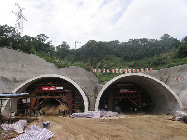 东莞多部门监管缺位，放任观音山重大安全隐患